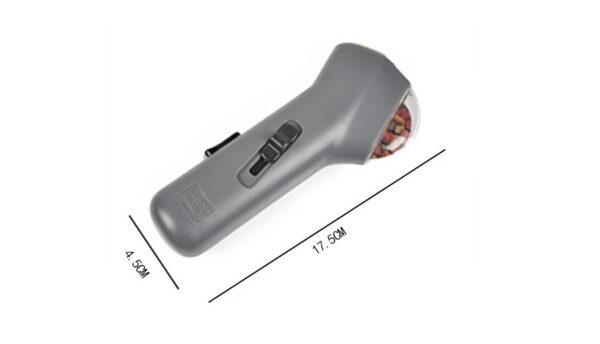 Medidas do lançador de snacks: 17,5 cm por 4,5 cm