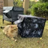 Hf01c1abccbd7449c9e8f9b109f84855fR.webp Abrigo exterior para gatos de rua Bafinho em uso no jardim