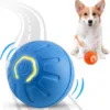 S0c16cb0e178a4a4980c9f9afa36907fei.webp Bola interativa azul para cão e gato, com cão a brincar com a versão laranja