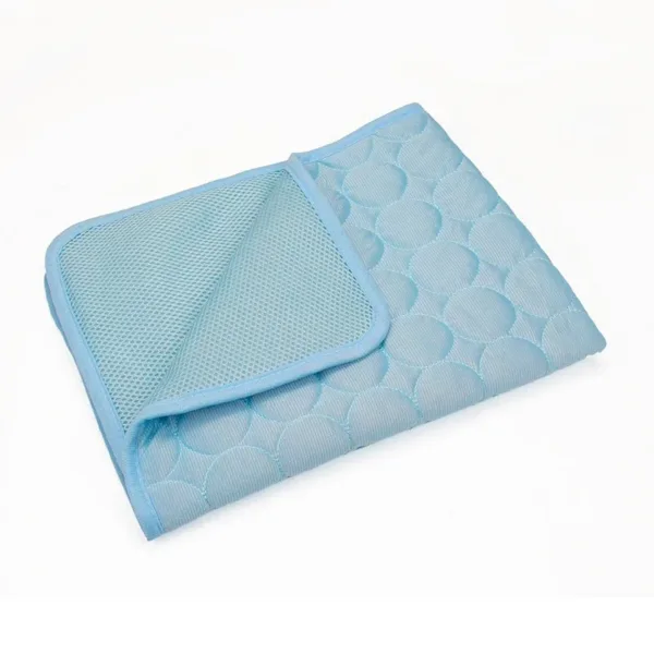 S5f5df70a337b434a9e71a2b84735c6ea8.webp Tapete refrescante azul claro dobrado