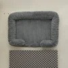 S97c1c78e3d7a4a3c8e8675708ad7a8cfA.webp Cama acolchoada em bombazina para cão