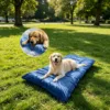 S9d6005e16e8a45488d881babefadb7fcY.webp Cão relaxado numa cama refrescante azul ao ar livre num parque