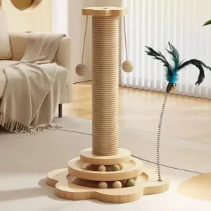 Poste arranhador vertical de madeira clara com duas pistas de bolas e brinquedo de penas em mola lateral