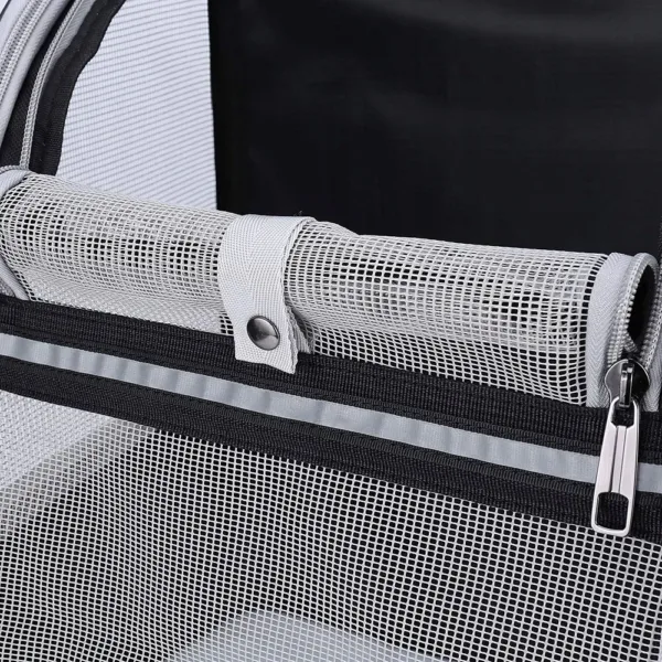 Sb87fb5073cc64e2f9c5c92d93c1ce5b1U.webp Detalhe da abertura em rede e do fecho da mochila