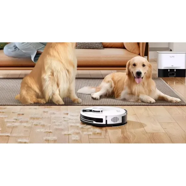ILIFE A12 Pro a aspirar pelo numa sala com cães