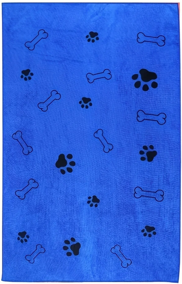 Uma toalha azul aberta com padrão preto de patas e ossos
